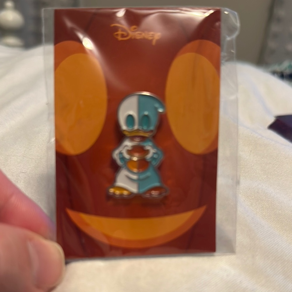 Halloween Disney Pin
